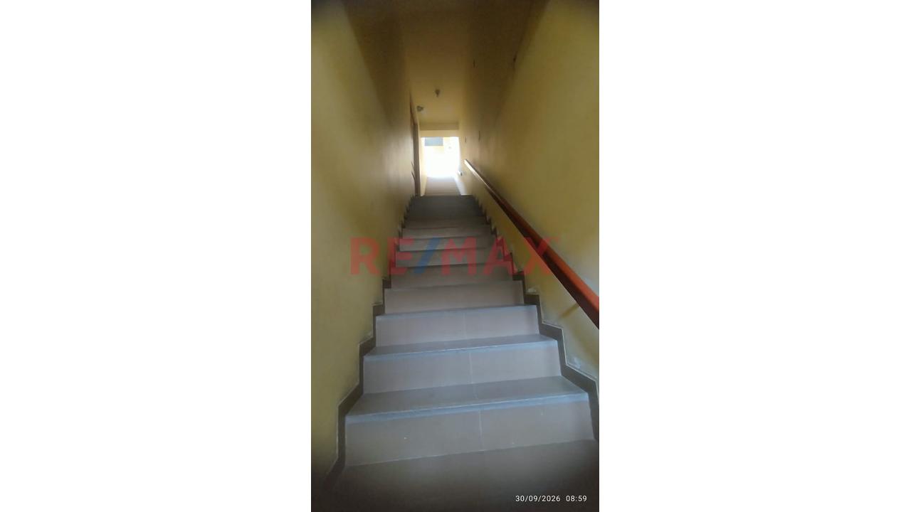 Venta De Casa De 3 Pisos En Santa Anita - Como Inversión Con 5 Departamentos Dentro — foto 3