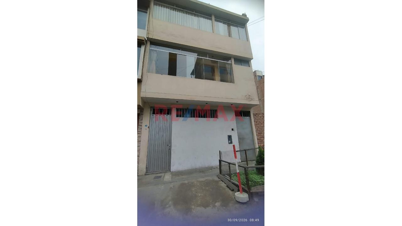 Venta De Casa De 3 Pisos En Santa Anita - Como Inversión Con 5 Departamentos Dentro — foto 2