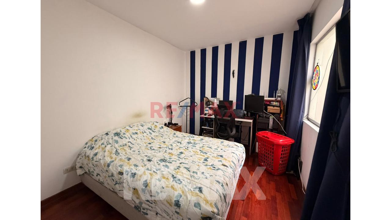 Venta Amplio Duplex Frente A Parque - Urb. Prolong. Benavides - 9