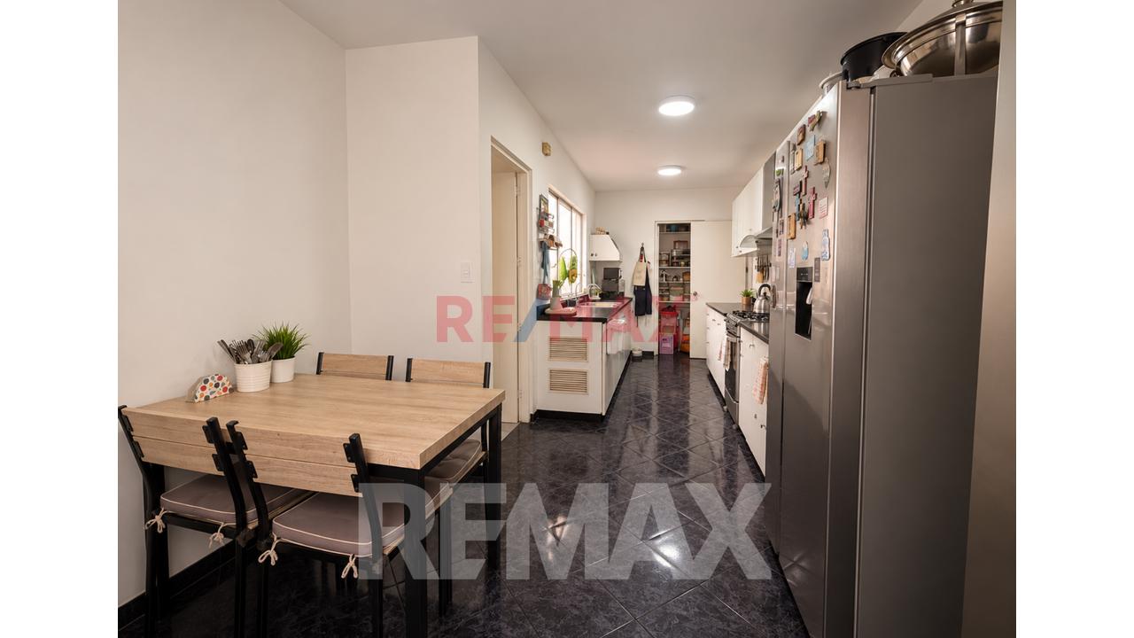 Venta Amplio Duplex Frente A Parque - Urb. Prolong. Benavides - 5