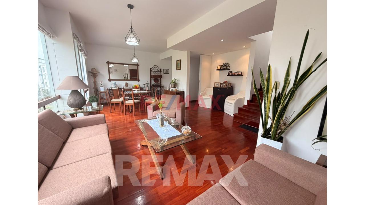 Venta Amplio Duplex Frente A Parque - Urb. Prolong. Benavides - 2