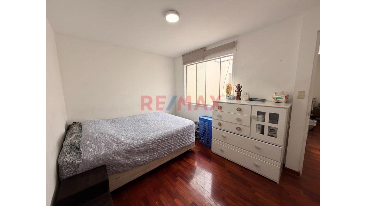 Venta Amplio Duplex Frente A Parque - Urb. Prolong. Benavides - 14