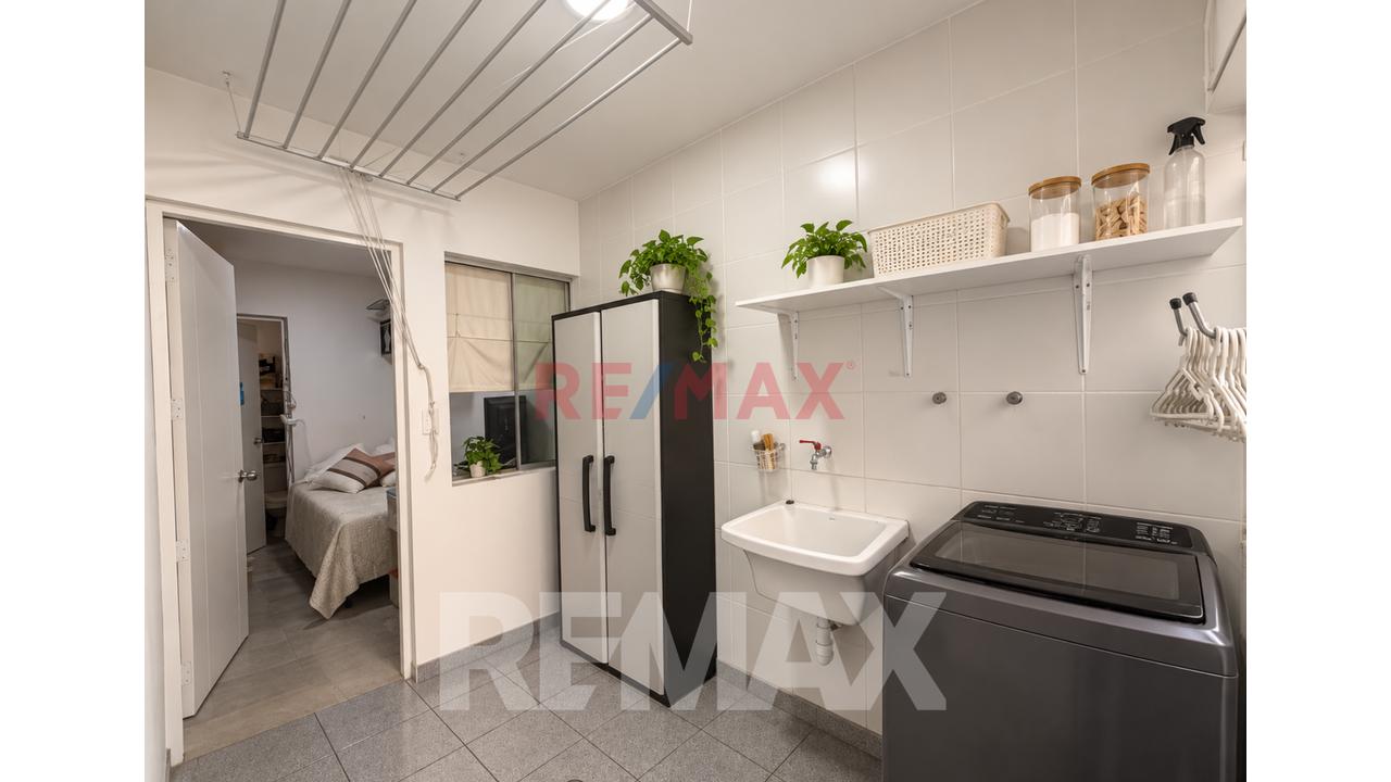 Venta Amplio Duplex Frente A Parque - Urb. Prolong. Benavides - 6