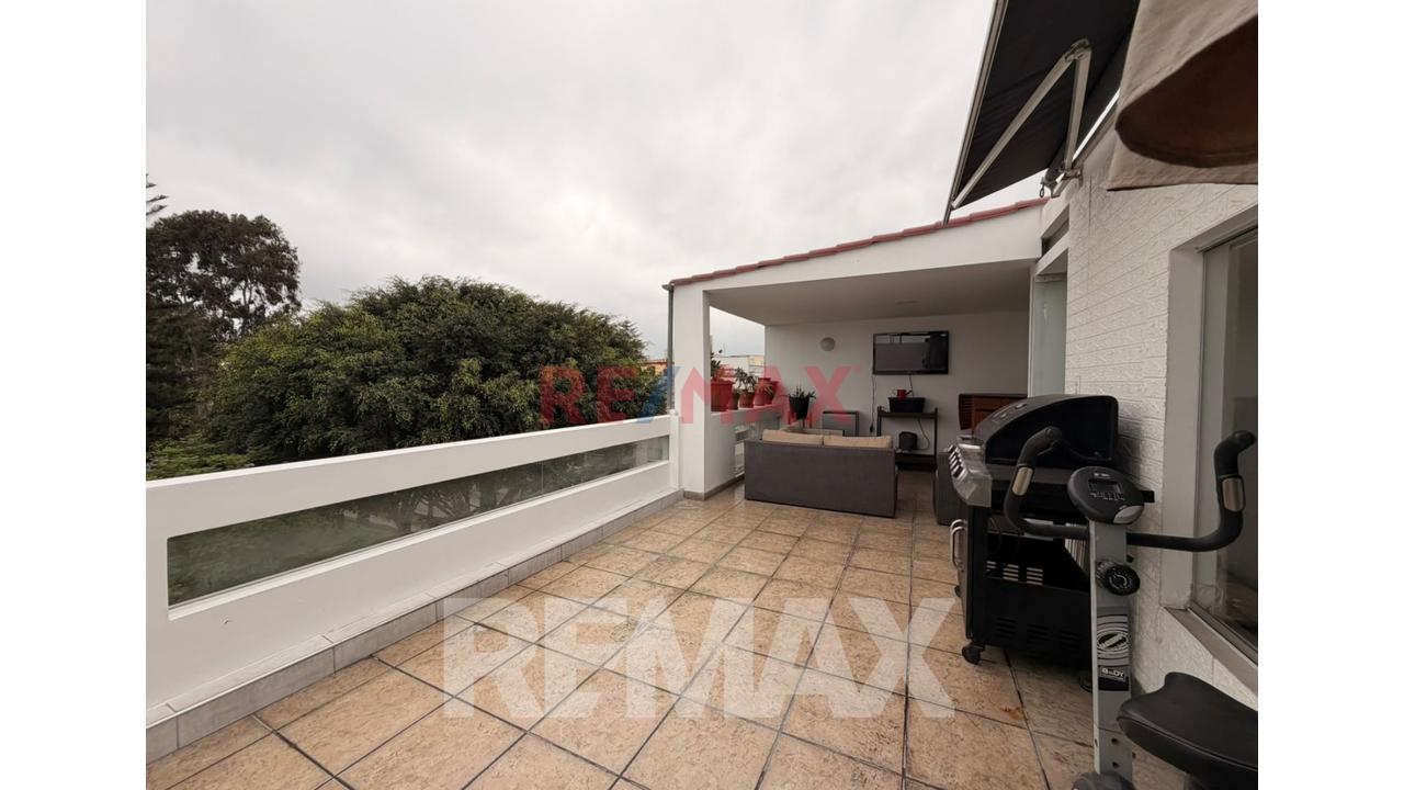 Venta Amplio Duplex Frente A Parque - Urb. Prolong. Benavides - 19