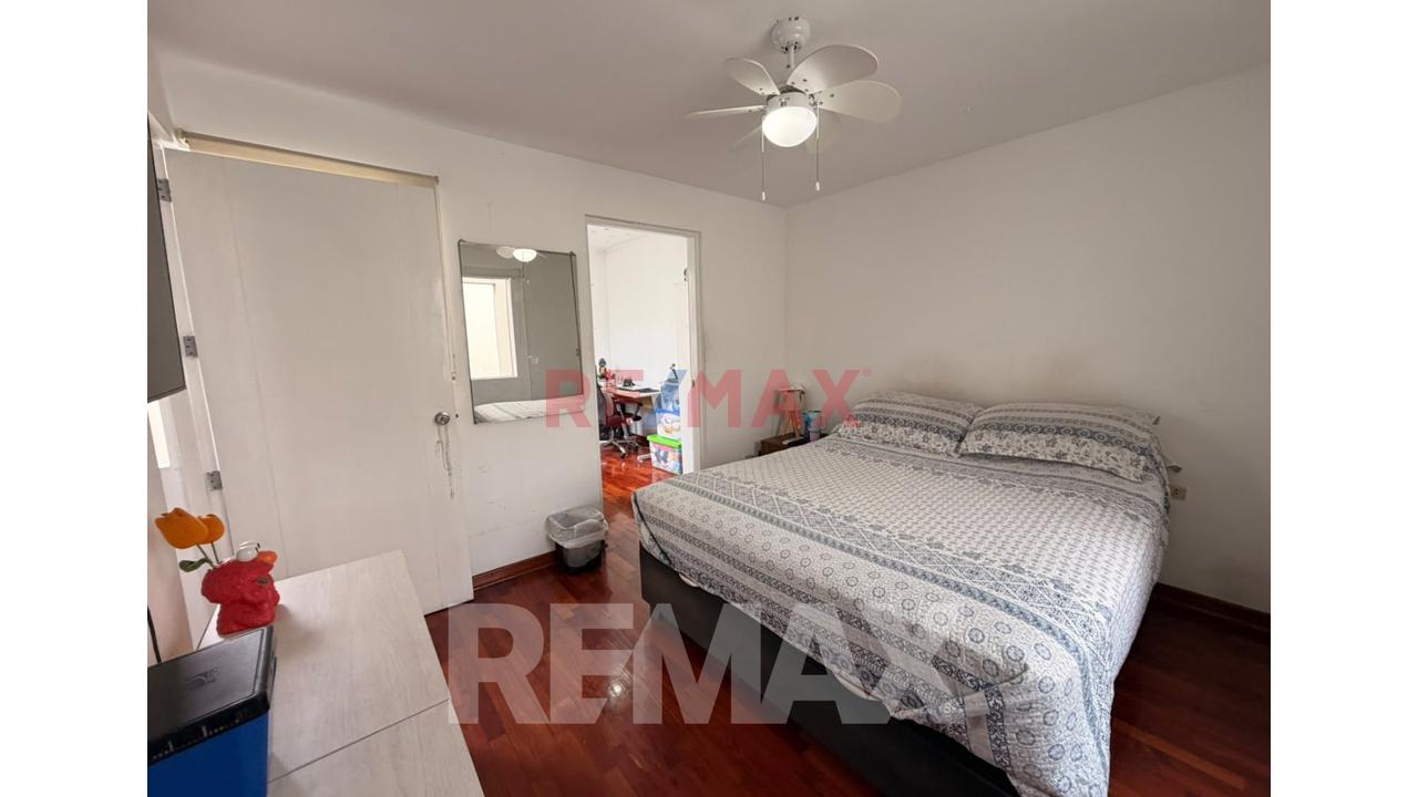 Venta Amplio Duplex Frente A Parque - Urb. Prolong. Benavides - 13