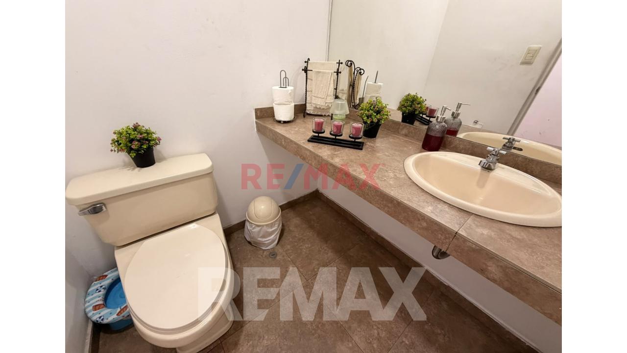 Venta Amplio Duplex Frente A Parque - Urb. Prolong. Benavides - 7