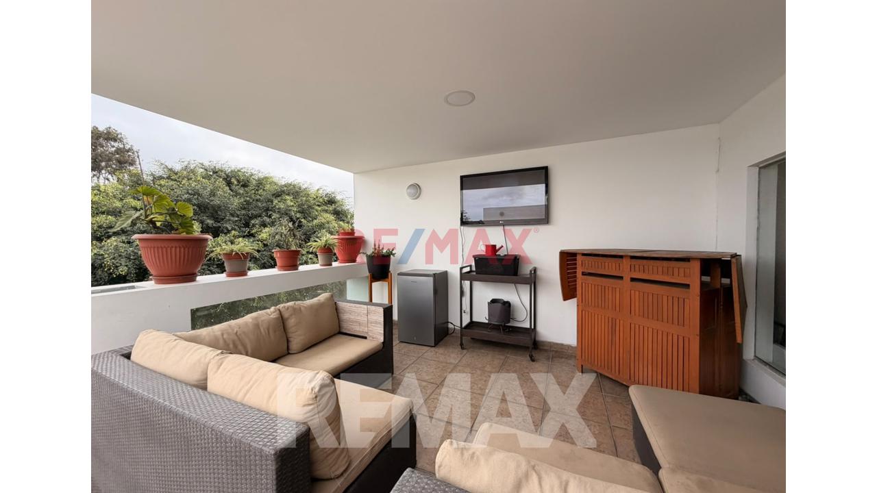 Venta Amplio Duplex Frente A Parque - Urb. Prolong. Benavides - 18