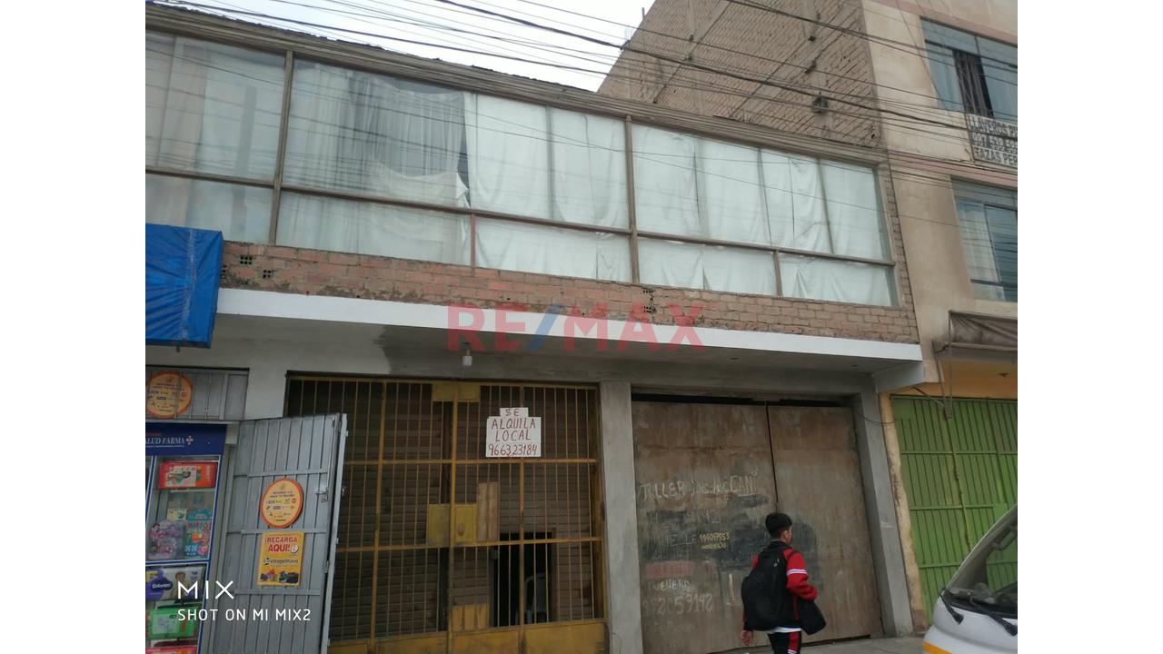 Local Comercial De 2 Pisos En Av. Izaguirre – 117 M²