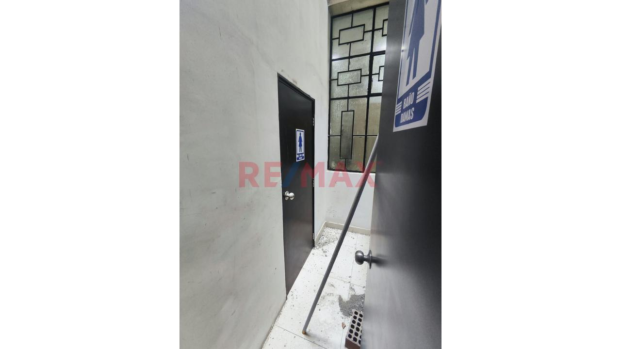 Alquilo Local Comercial 155 M² Con Licencia De Funcionamiento + Estacionamientos — foto 12