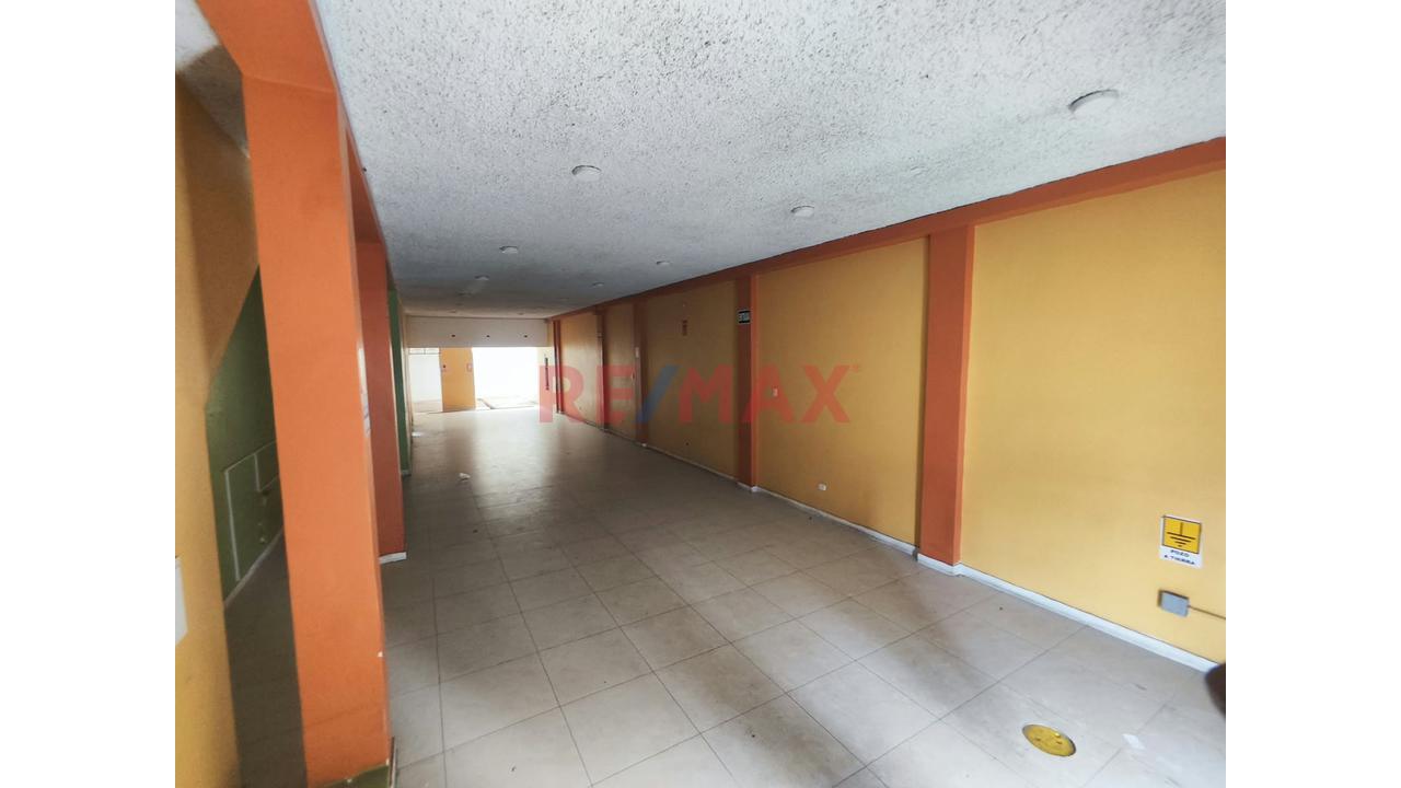 Alquilo Local Comercial 155 M² Con Licencia De Funcionamiento + Estacionamientos - 7