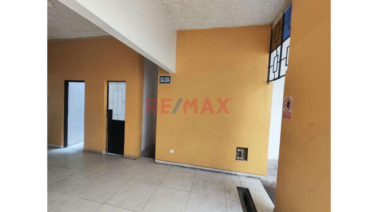 Alquilo Local Comercial 155 M² Con Licencia De Funcionamiento + Estacionamientos - 8