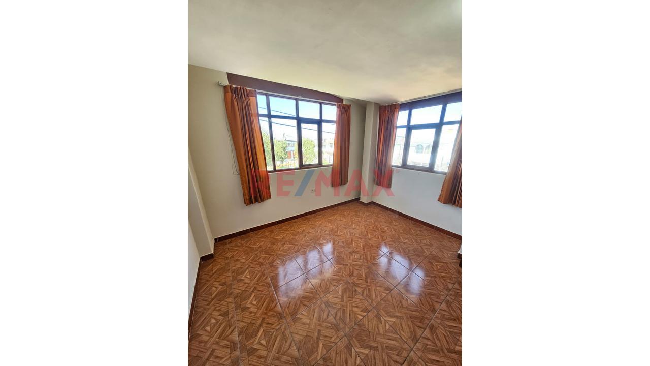 Alquilo Amplio Departamento — foto 8