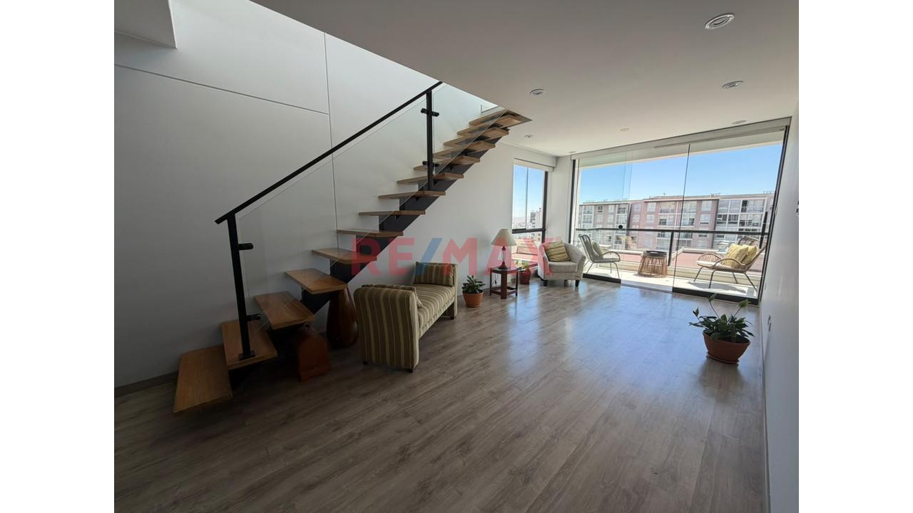 Dúplex Con Terraza, Sala Familiar Y Vista Panorámica En Cayma - 3
