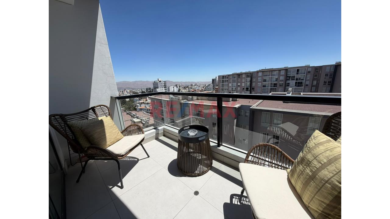 Dúplex Con Terraza, Sala Familiar Y Vista Panorámica En Cayma - 2