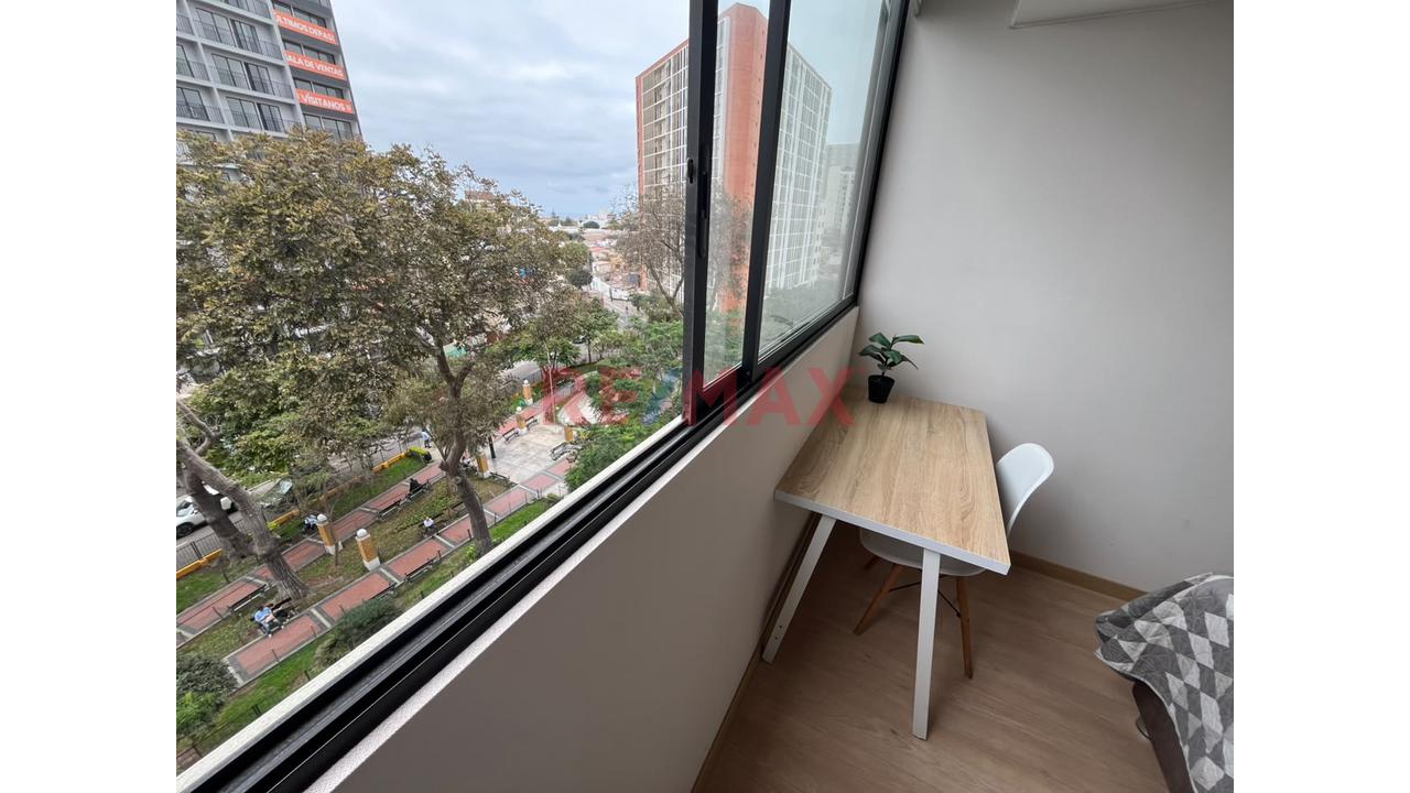 Departamento En Alquiler En Barranco | Amoblado Y Equipado | 2 Dorm. + Vista Al Parque — foto 2