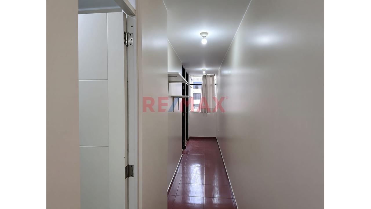 En Alquiler - Departamento En Dos Dormitorios En Urbanizaciön Pro - Los Olivos — foto 4