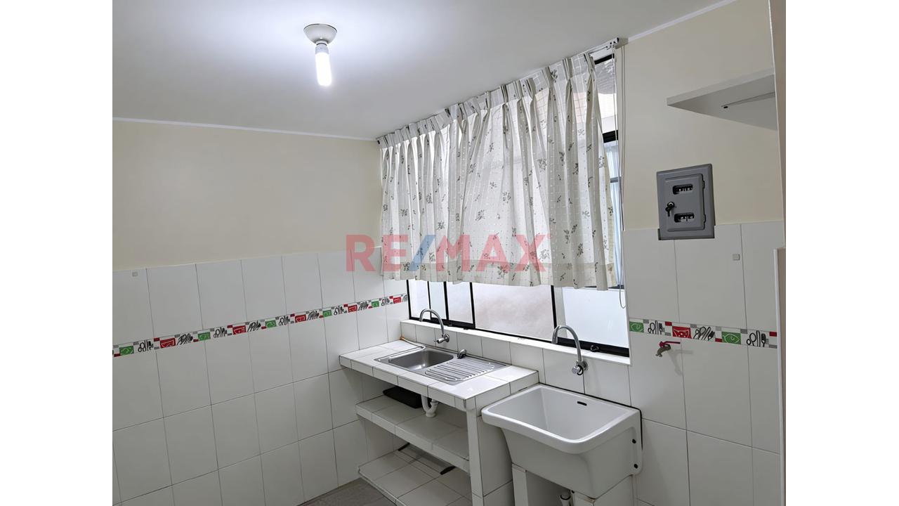 En Alquiler - Departamento En Dos Dormitorios En Urbanizaciön Pro - Los Olivos — foto 6