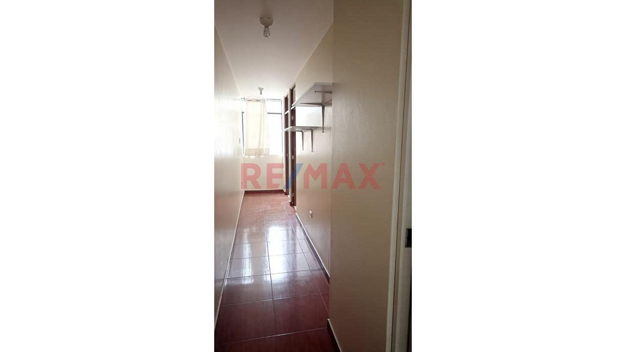 En Alquiler - Departamento En Dos Dormitorios En Urbanizaciön Pro - Los Olivos — foto 5