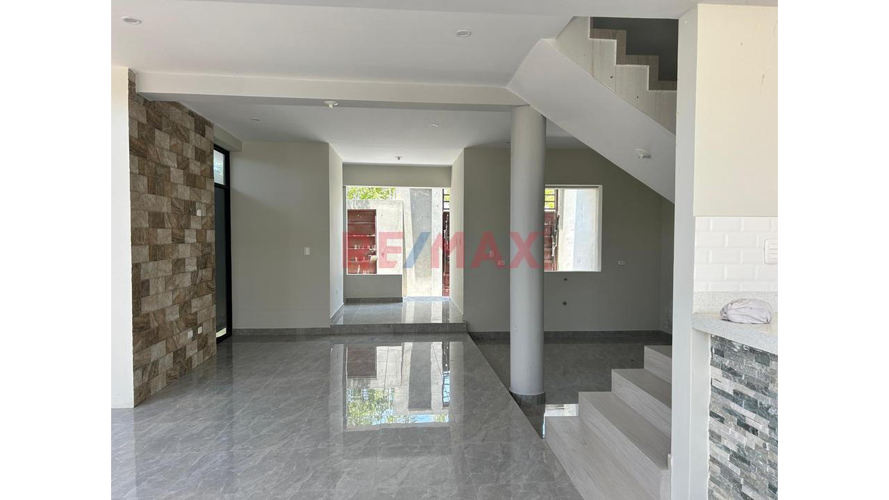 Venta De Casa En Esquina En Urb.Miraflores Boulevard Park Plaza — foto 7