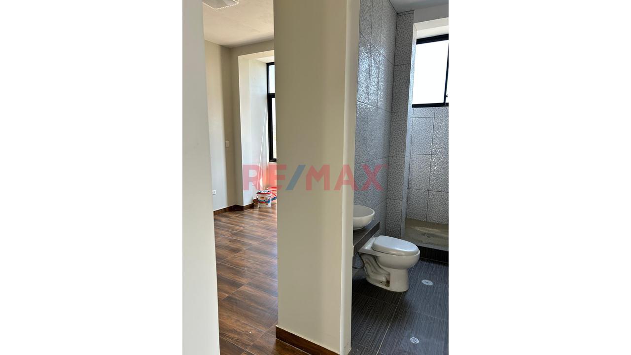 Venta De Casa En Esquina En Urb.Miraflores Boulevard Park Plaza — foto 10