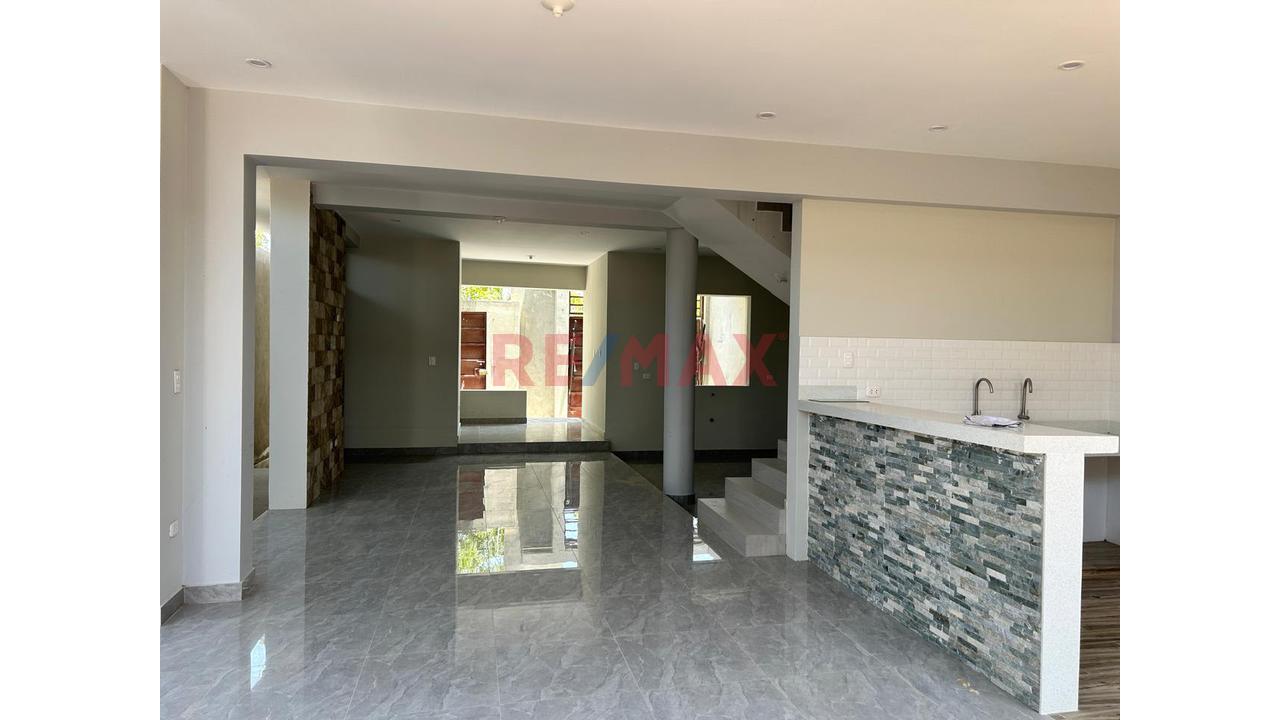 Venta De Casa En Esquina En Urb.Miraflores Boulevard Park Plaza — foto 5