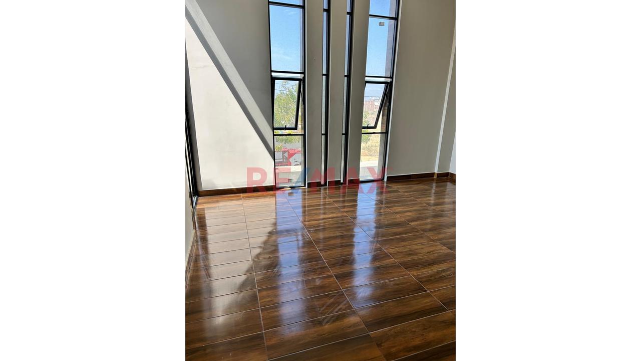 Venta De Casa En Esquina En Urb.Miraflores Boulevard Park Plaza — foto 13