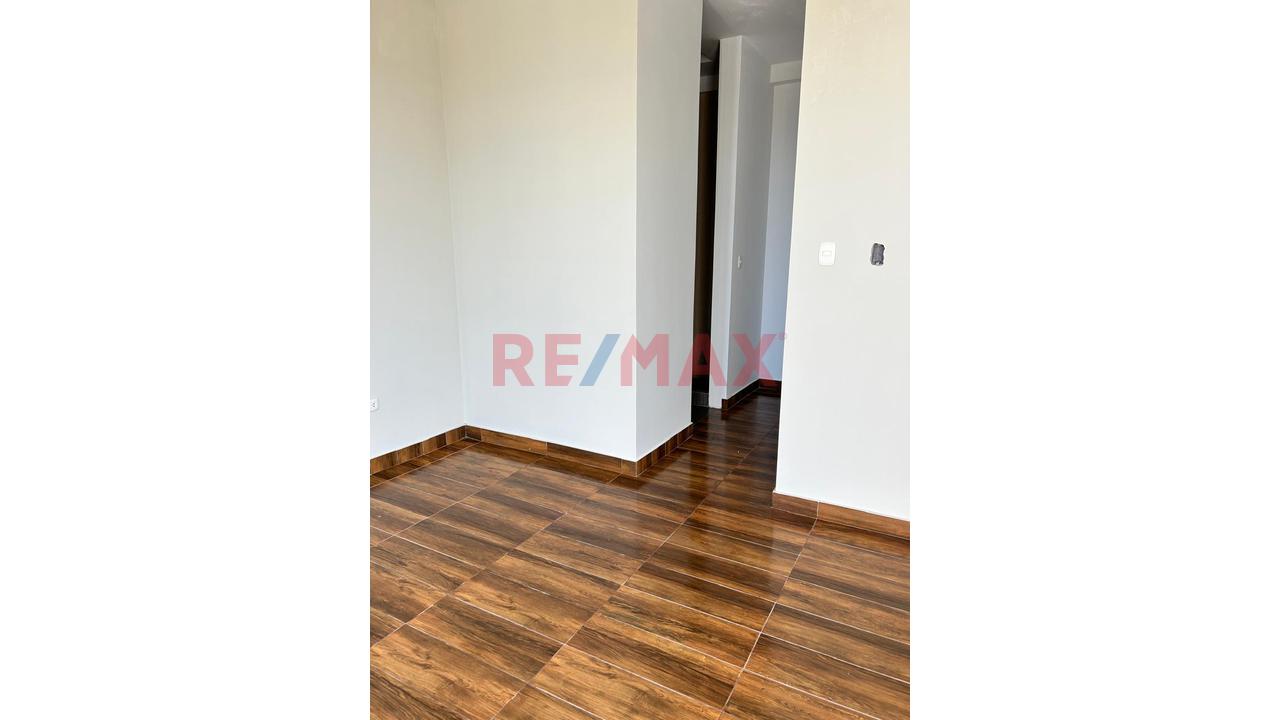 Venta De Casa En Esquina En Urb.Miraflores Boulevard Park Plaza — foto 12
