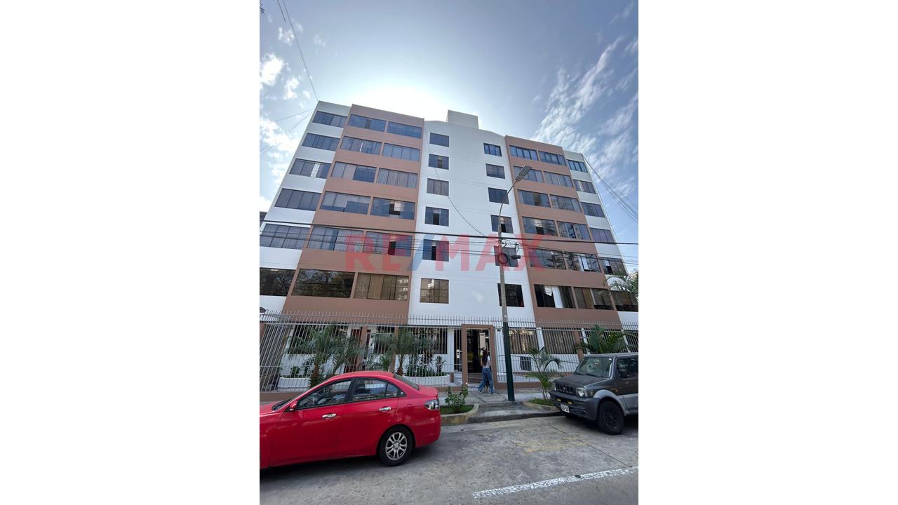 Frente A Parque! Departamento De 3 Dormitorios En Alquiler – Zona Tranquila Y Residencial