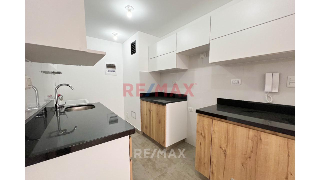 Se Vende Exclusivo Departamento En 2Do Piso Con 2 Cocheras Y Deposito (Como Nuevo) - 15