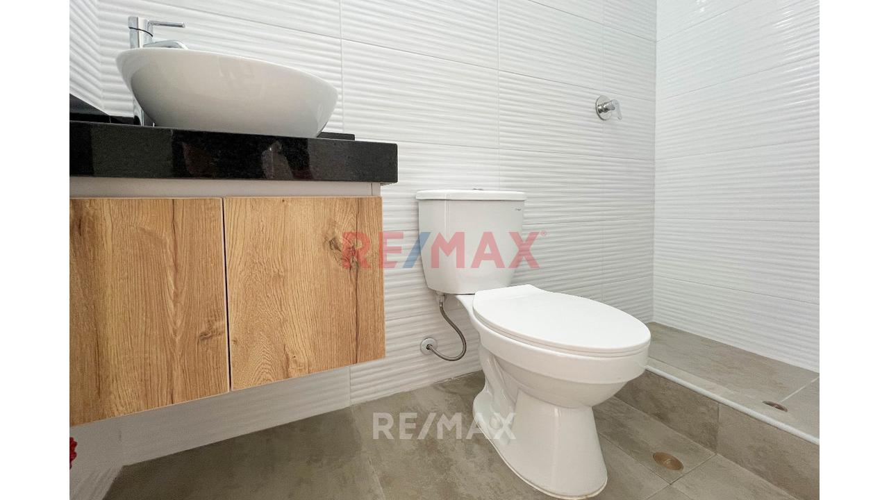 Se Vende Exclusivo Departamento En 2Do Piso Con 2 Cocheras Y Deposito (Como Nuevo) — foto 11