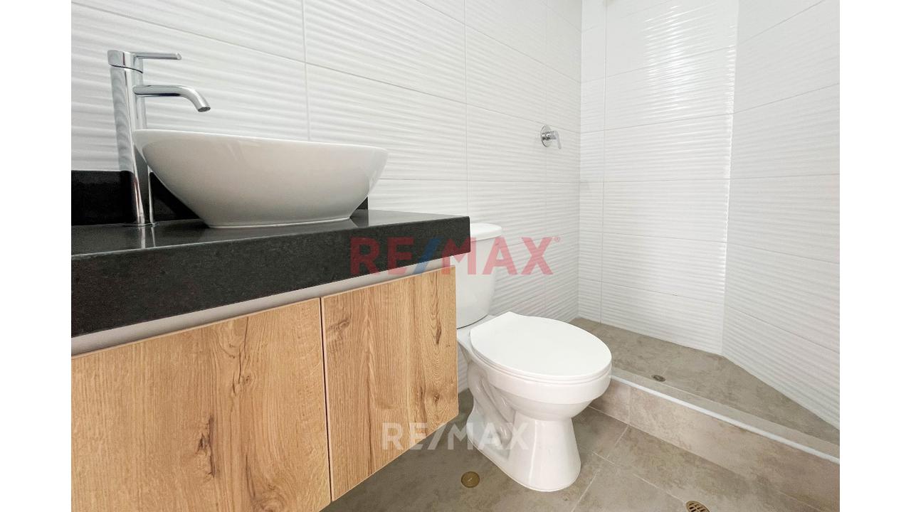 Se Vende Exclusivo Departamento En 2Do Piso Con 2 Cocheras Y Deposito (Como Nuevo) — foto 2