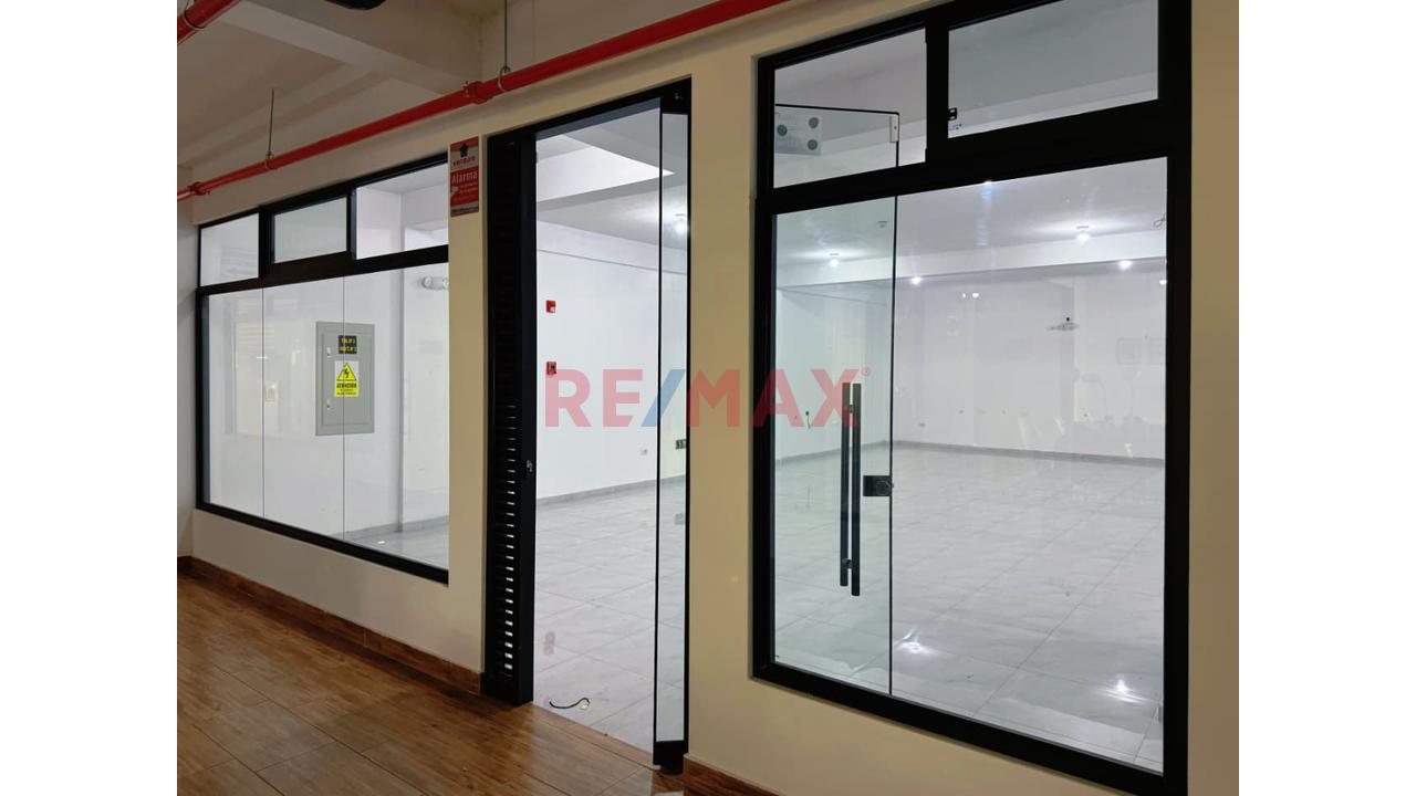 🏢 ¡Oportunidad De Inversión! Local Comercial De 137.53 M² En Primer Piso ¿Buscas Un Local Con Potencial Para Desarrollar Un Negocio Y Atender A Una Clientela Cautiva?