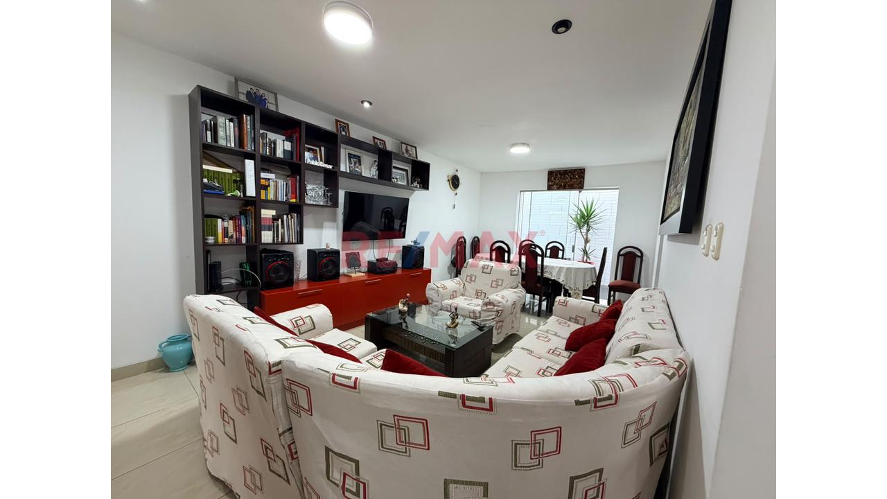 Casa Moderna De 2 Pisos En Venta Etapa I Urb. Los Sauces — foto 3