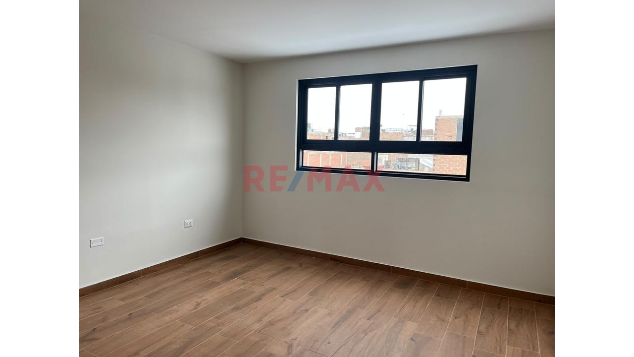 Alquiler De Departamento En El Distrito De Ate -A Una Cuadra Del Colegio La Merced — foto 8