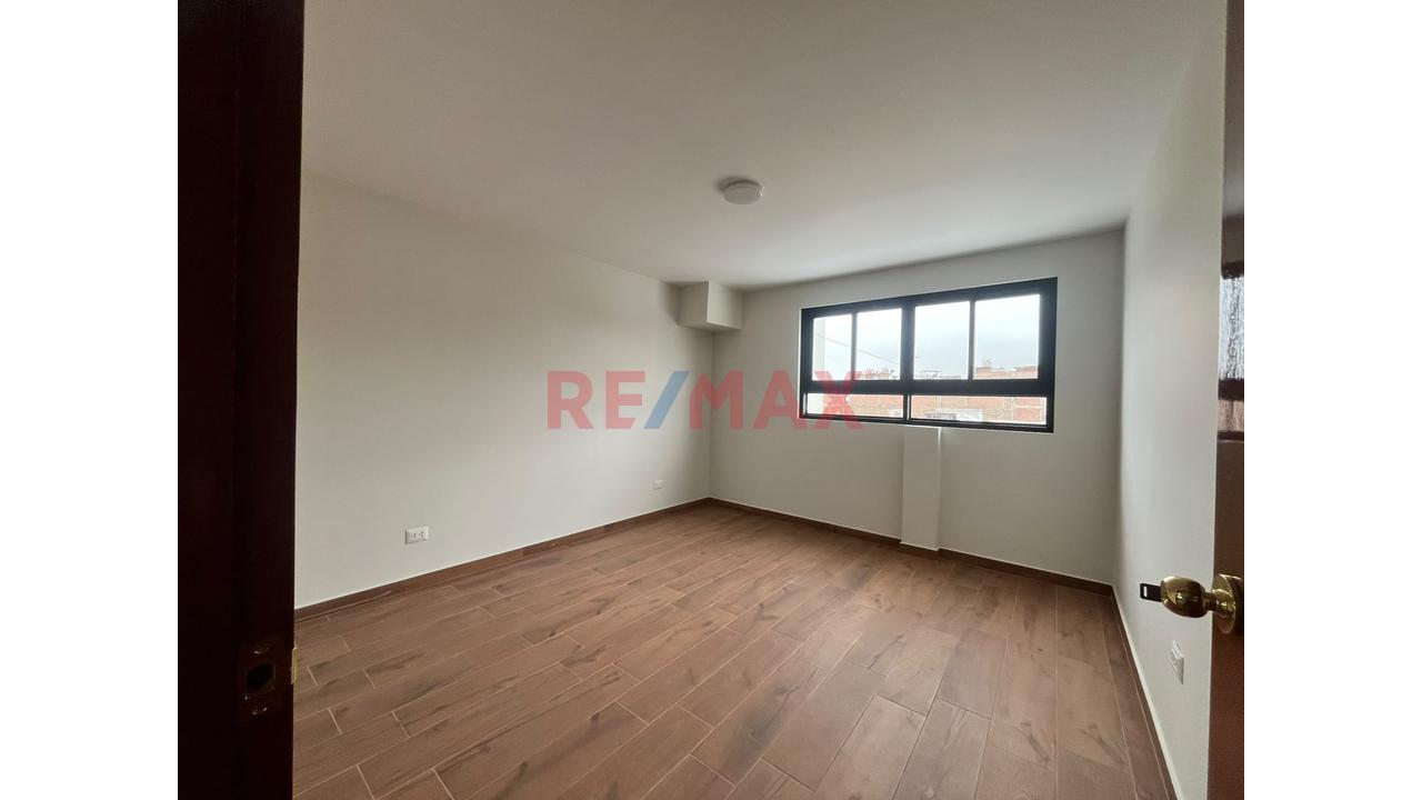 Alquiler De Departamento En El Distrito De Ate -A Una Cuadra Del Colegio La Merced — foto 9