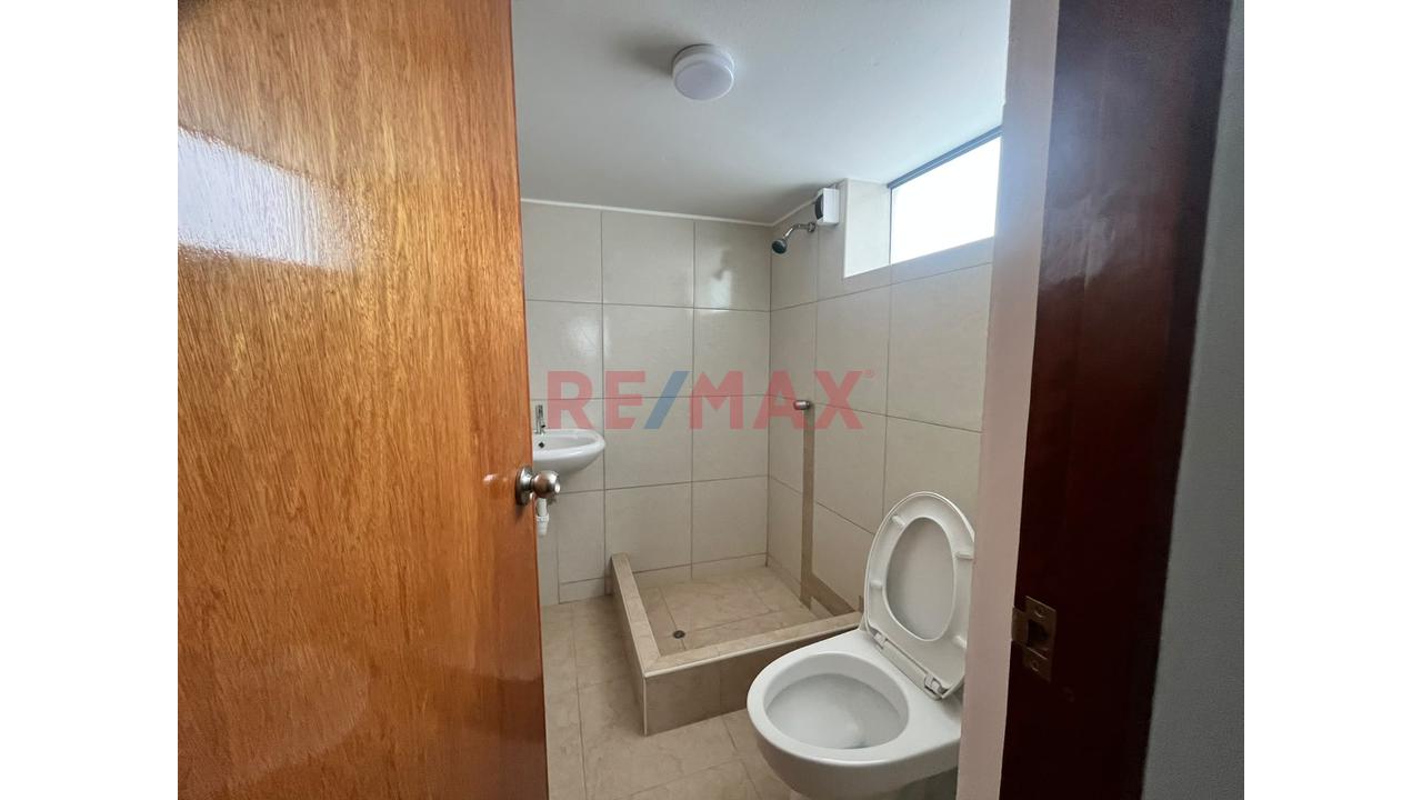 Alquiler De Departamento En El Distrito De Ate -A Una Cuadra Del Colegio La Merced — foto 10
