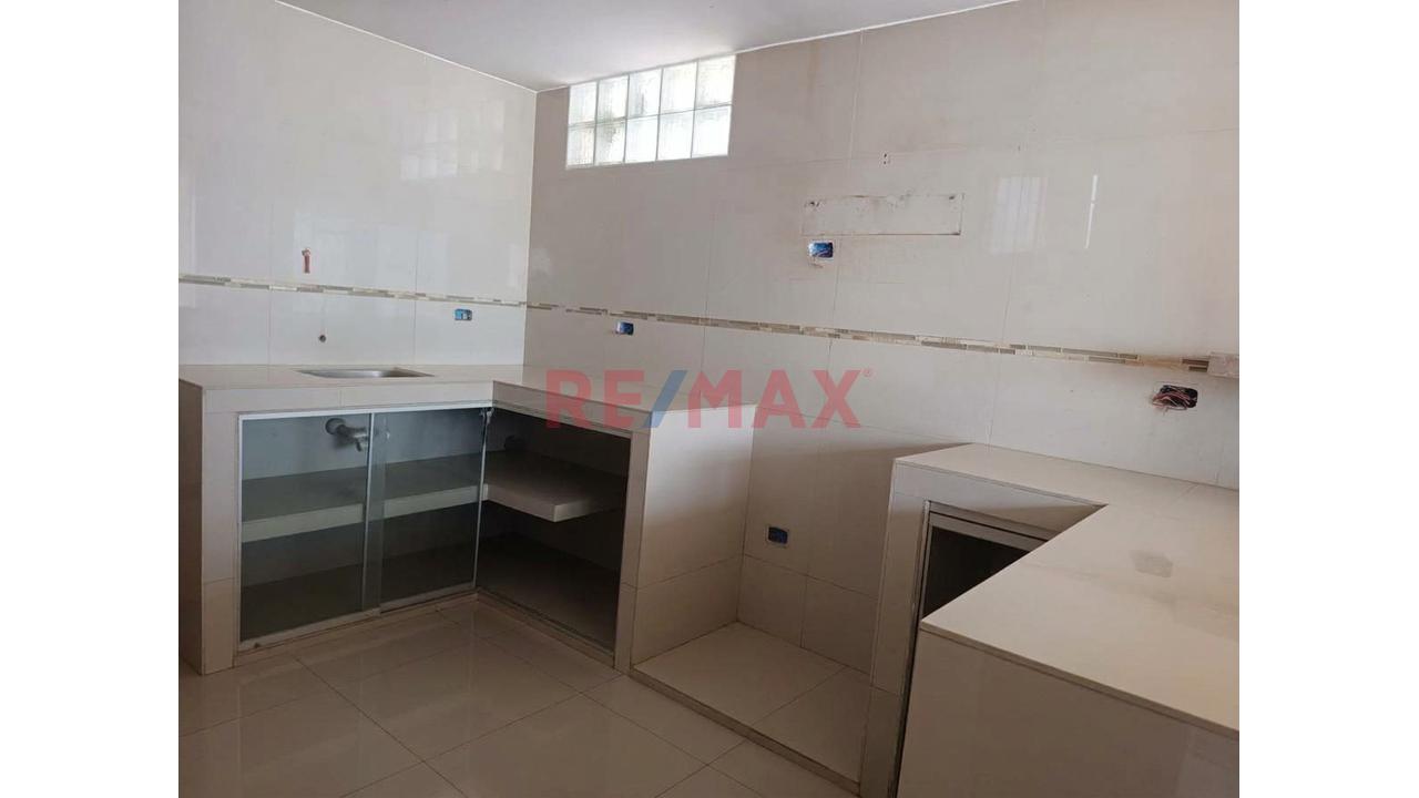Departamento Triplex De 3 Dormitorios En Florencia De Mora - Trujillo - 3