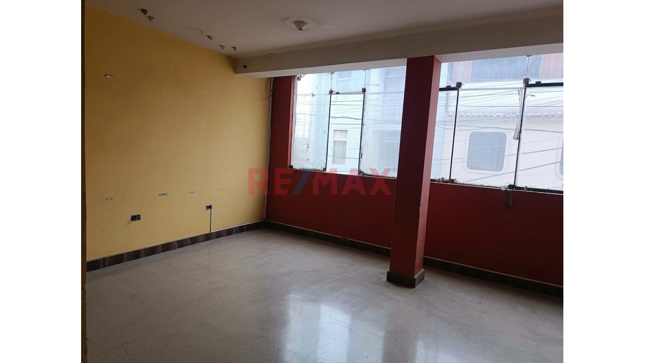 Departamento Triplex De 3 Dormitorios En Florencia De Mora - Trujillo - 2