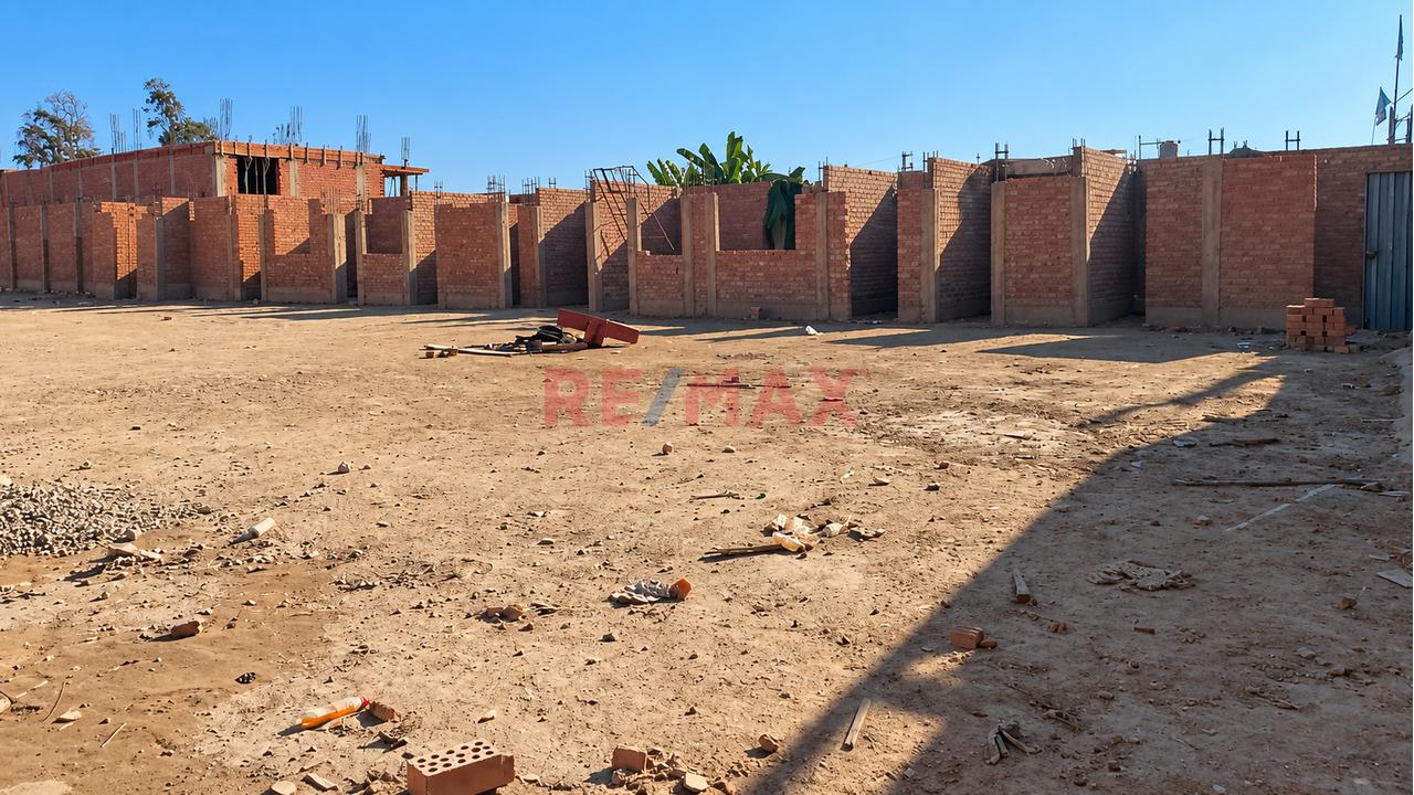 Se Vende Amplio Terreno Urbano De 1,496.90 M², Cercado Y Con Portón De Ingreso - 3