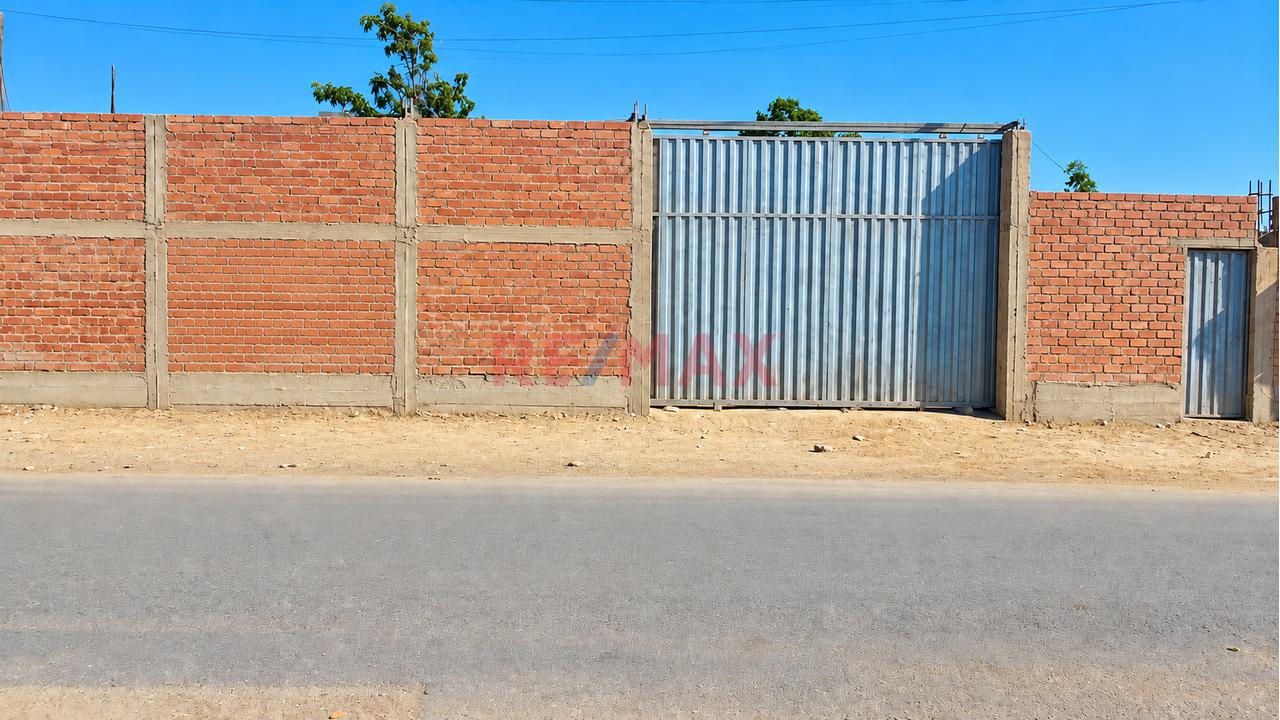 Se Vende Amplio Terreno Urbano De 1,496.90 M², Cercado Y Con Portón De Ingreso - 1