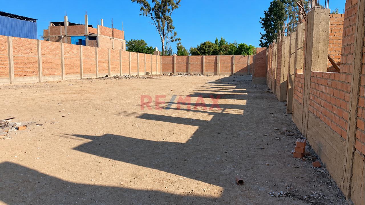 Se Vende Amplio Terreno Urbano De 1,496.90 M², Cercado Y Con Portón De Ingreso - 4