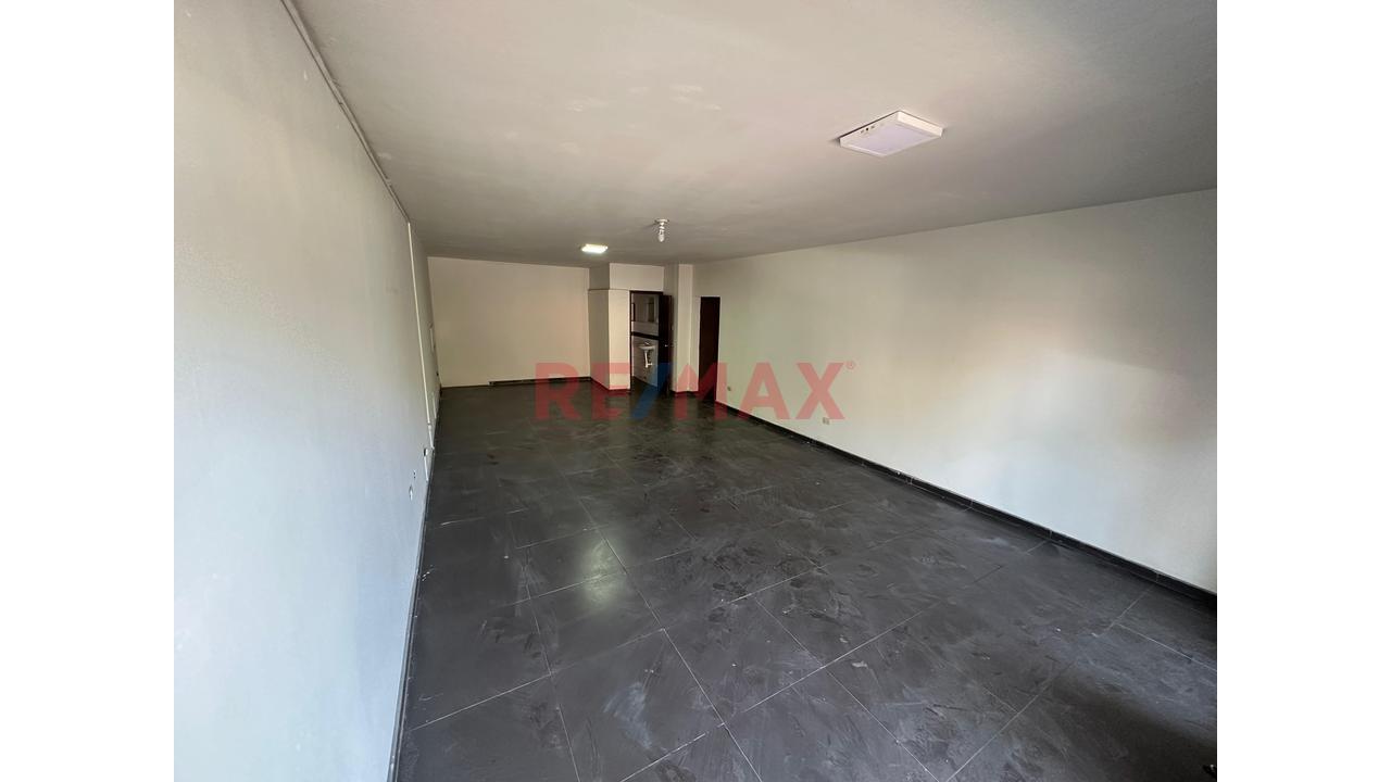 Local Comercial En Alquiler En Cerro Colorado - 3