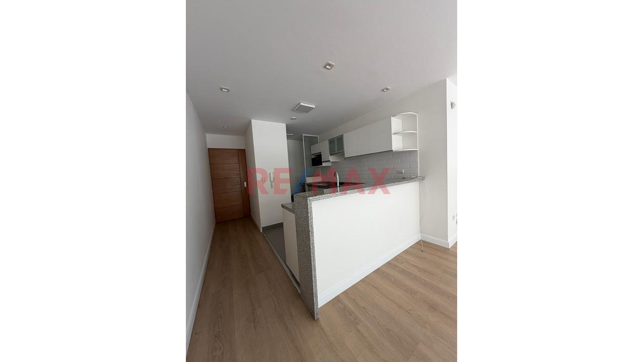 Venta Lindo Departamento En Surquillo — foto 2