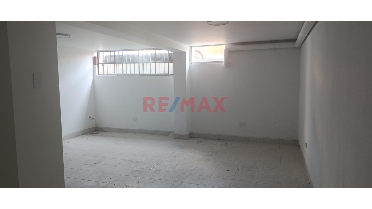 Se Alquila Local Comercial 90 M2 - Dos Niveles - Santiago De Surco - 11