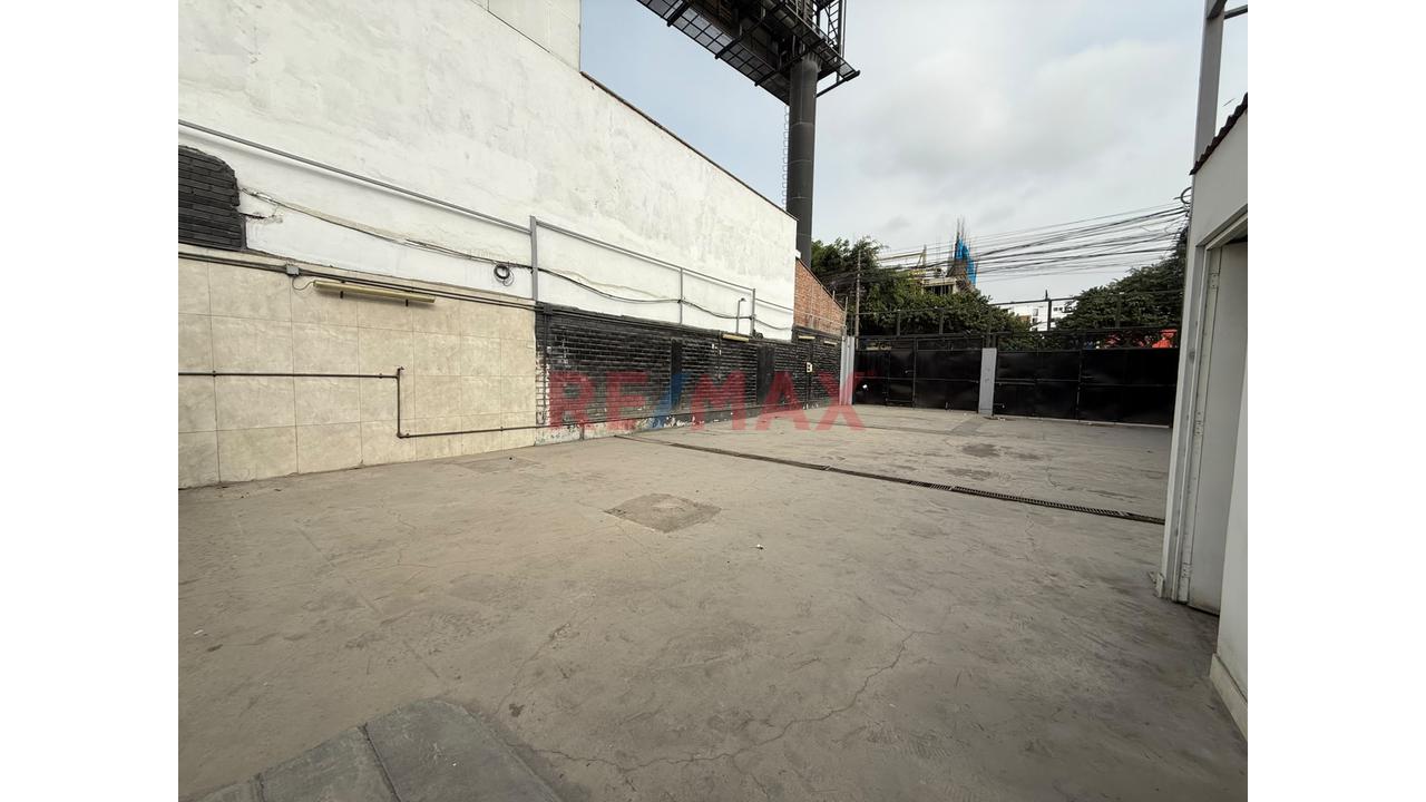 Local Comercial En Alquiler 253M2 En La Av Benavides - 2