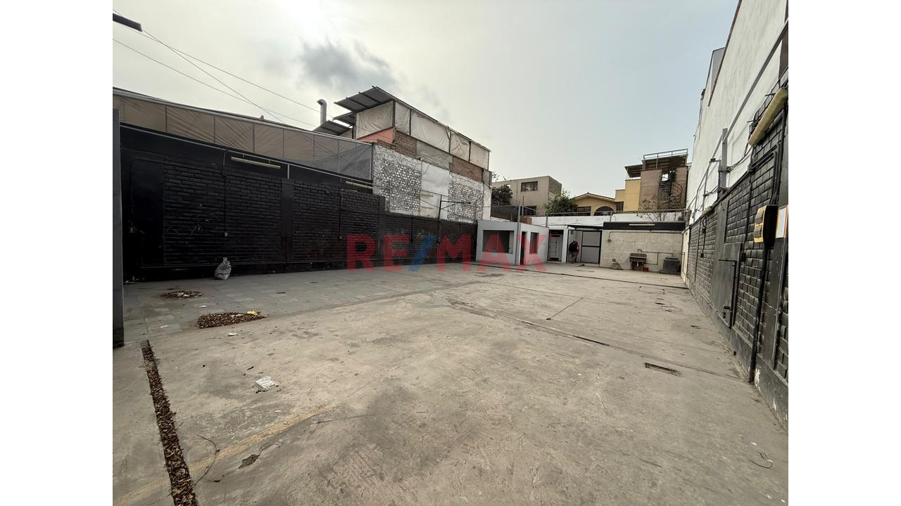 Local Comercial En Alquiler 253M2 En La Av Benavides - 4