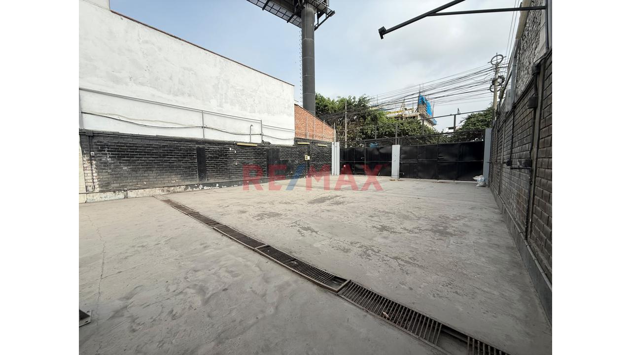 Local Comercial En Alquiler 253M2 En La Av Benavides - 3