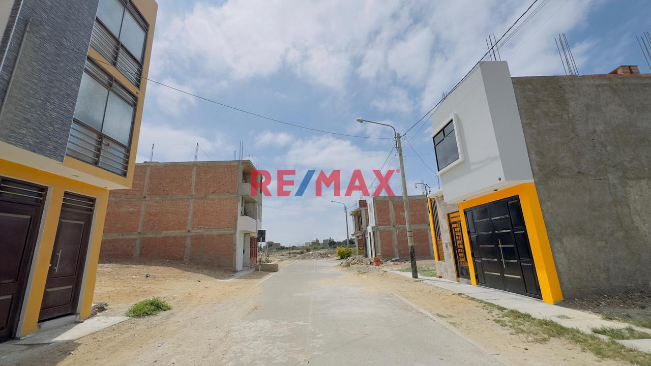 Venta Terreno En La Urb En La Ensenada Pimentel - 2
