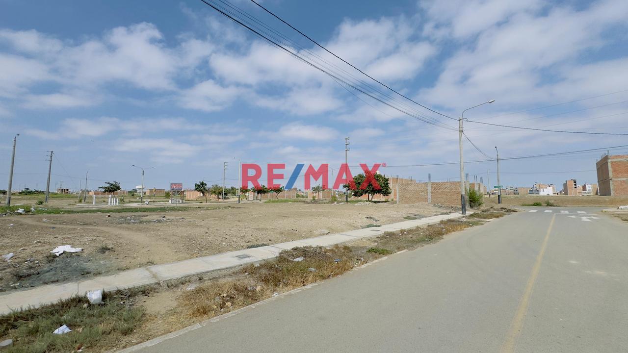 Venta Terreno En La Urb En La Ensenada Pimentel - 3
