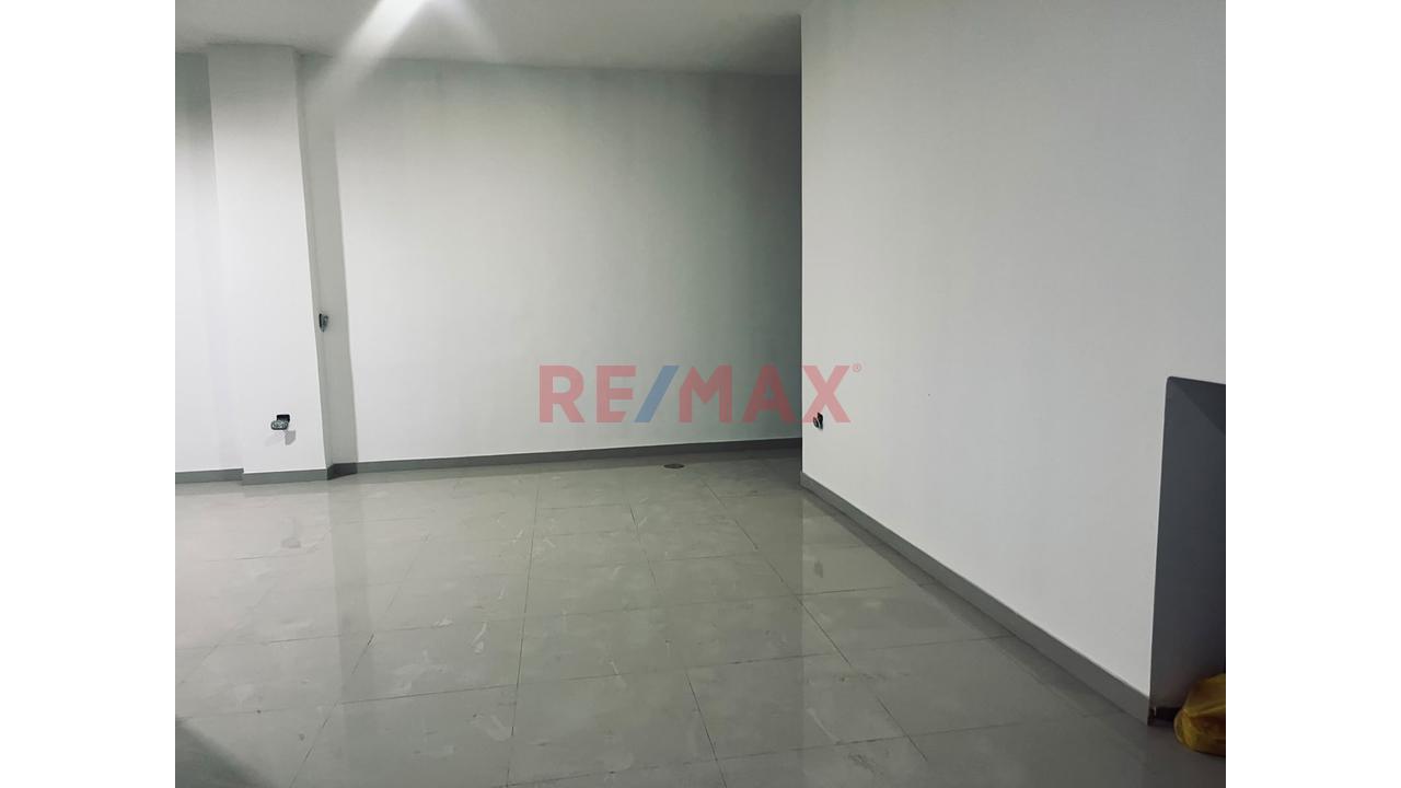 Local Comercial En San Martín De Porres | 285 M² En Esquina Y 2 Pisos | S/ 5,000 - 9